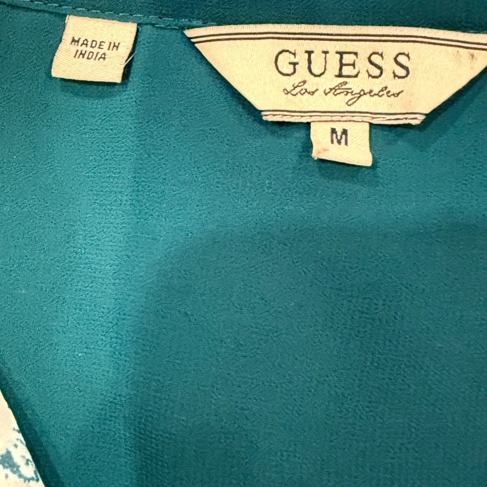 GUESS Teal Satin Contrast Collar Blouse Size M Button Front Top - Picture 3 of 6